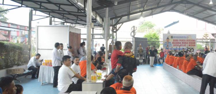 Di Selimuti Haru, WBP Dan Keluarga Buka Puasa Bersama Di Lapas 1 Medan.