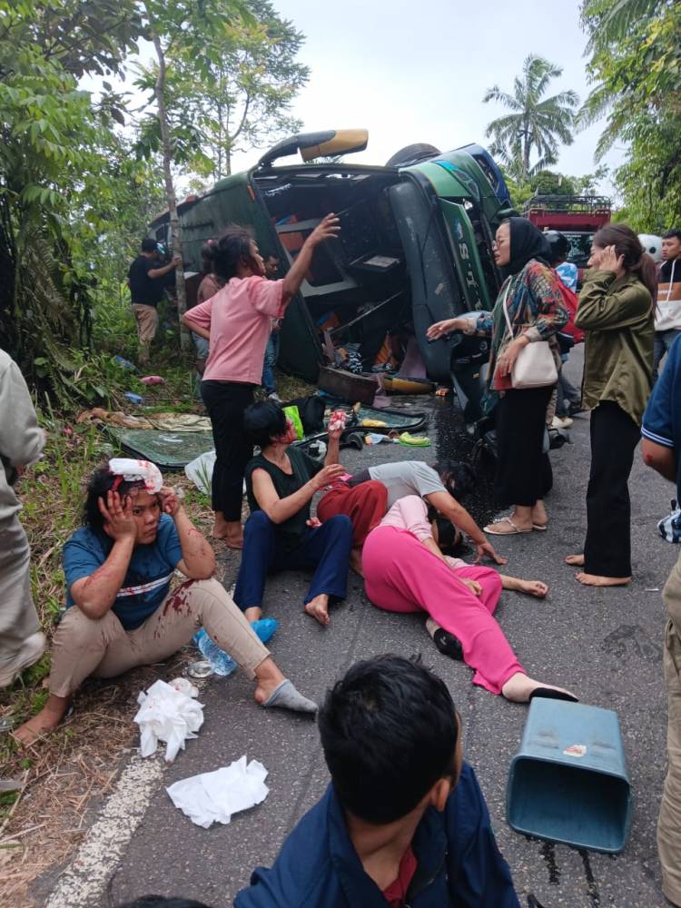 Bus ALS Terbalik, 2 Tewas