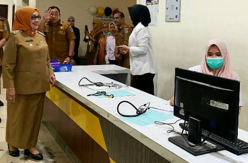 Hari Pertama Masuk Kerja Pasca Libur Dan Cuti Bersama Lebaran Idul Fitri, Plt Bupati Labuhanbatu Sidak Ke OPD Pelayanan Publik