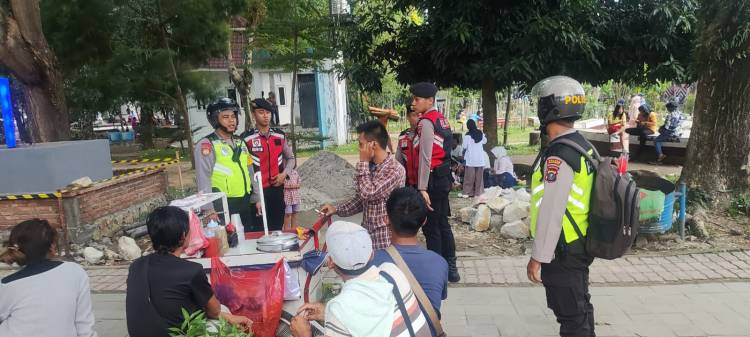 Ops Ketupat Toba 2024, Sat Samapta Polres Siantar Patroli Dialogis Dipusat Keramaian
