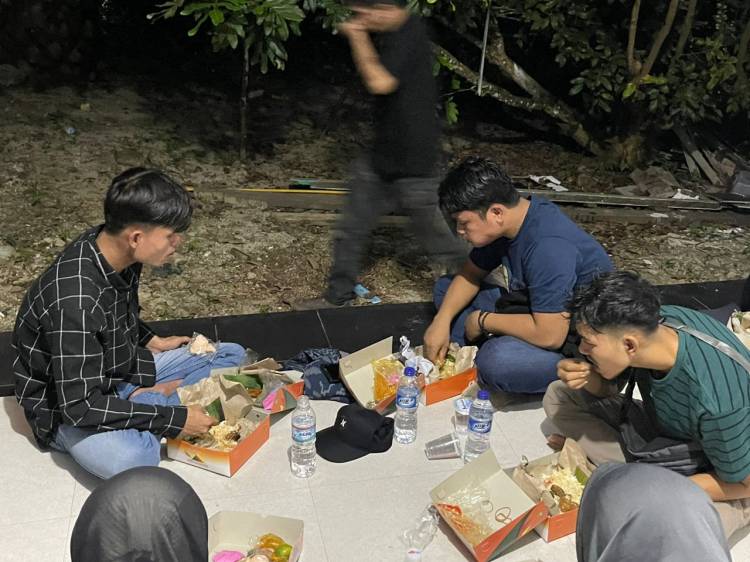 Keseruan Bukber dan Sahur Mahasiswa  Peserta Mudik Gratis Polda Sumut