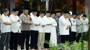 Pejabat Gubernur Sumut Salat Idulfitri Bersama Ribuan Masyarakat di Halaman Rumah Dinas