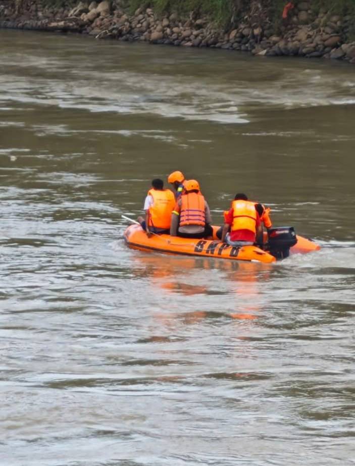 Polisi Hanyut Di Sungai Padang T.Tinggi