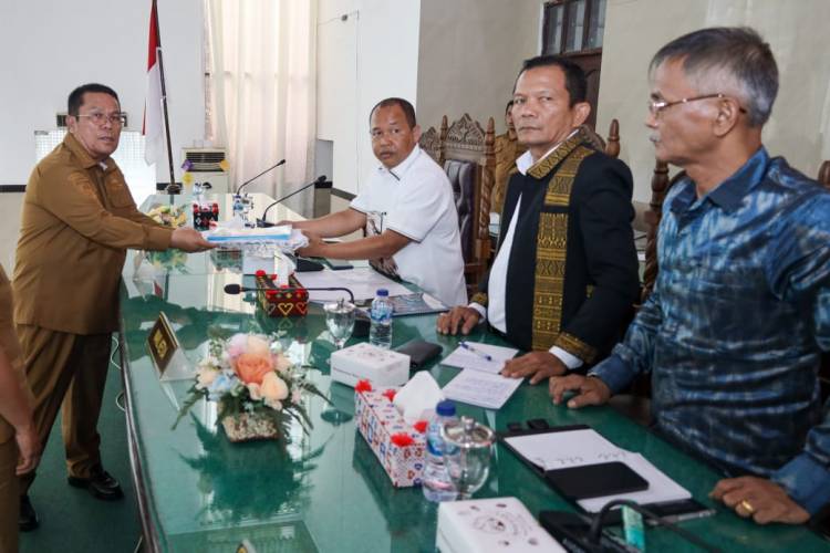 Wesly Serahkan LKPj Wali Kota TA 2024 Kepada DPRD Pematangsiantar