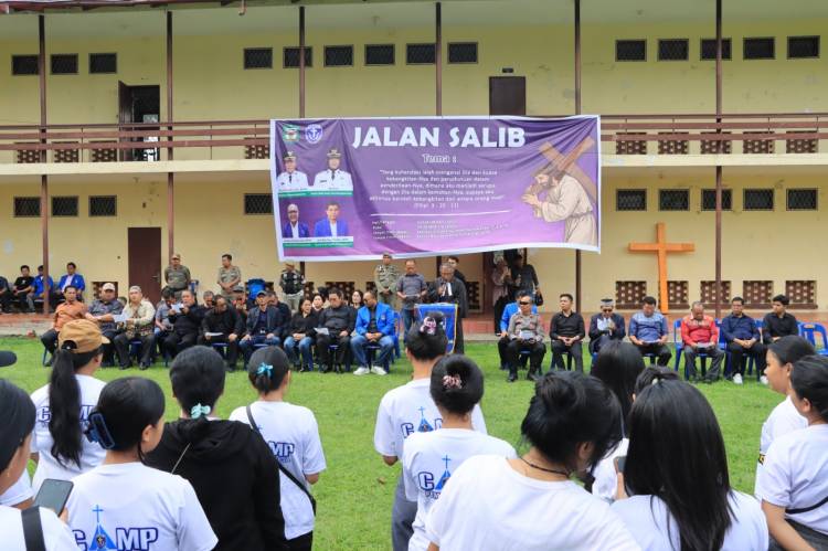 Wakapolres Pematangsiantar Menghadiri Acara Prosesi Jalan Salib Peringatan Jumat Agung