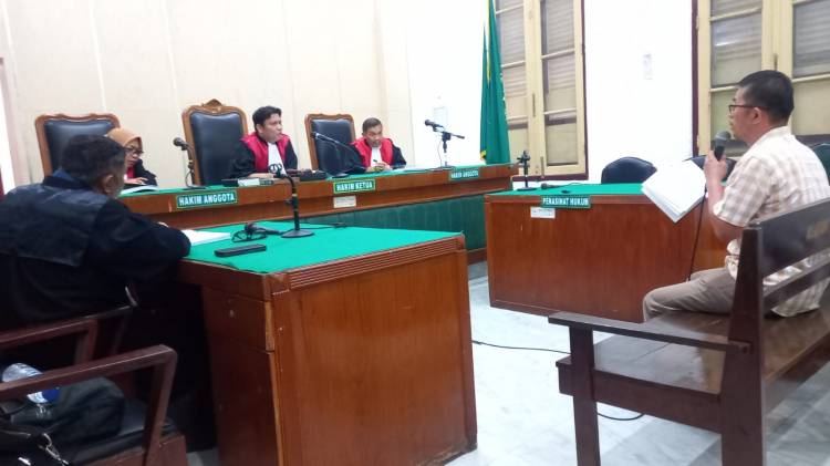 Mantan Bendahara Pengeluaran Dinas PUPR Nisel Dituntut 28 Bulan Penjara