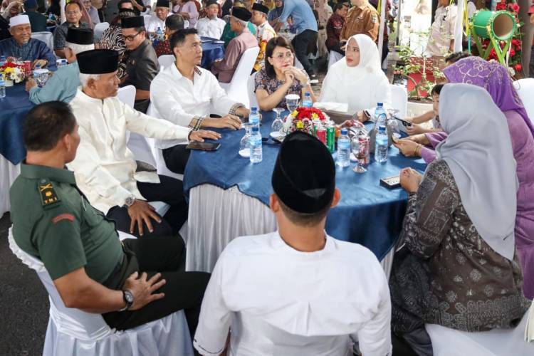 Wawako Herlina Bersama Ketua TP PKK Ny Liswati Wesly Silalahi, Gelar Open House Idul Fitri