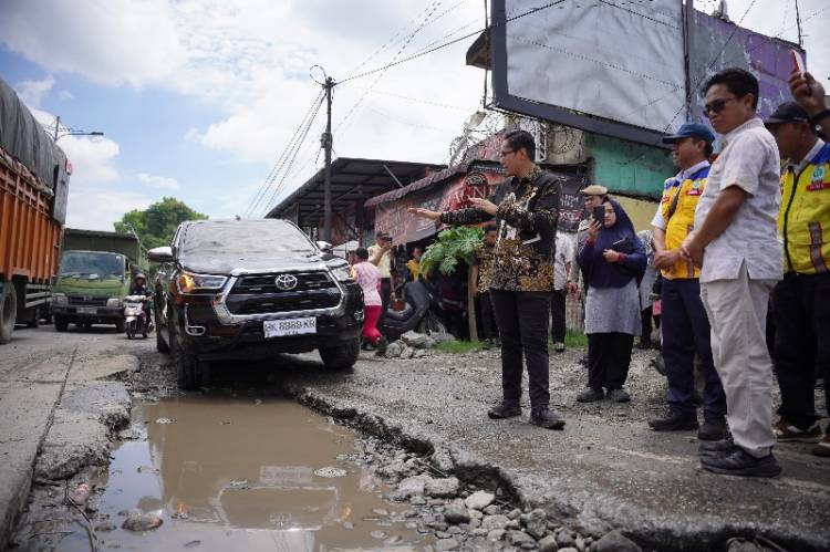 Rico Waas Minta Balai Besar Pelaksanaan Jalan Nasional Perbaiki Jalan Simpang KIM