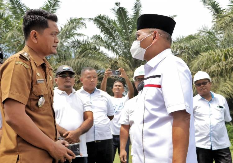 Bupati Simalungun Tinjau Pengerasan Jalan Penghubung Dolok Ilir ke Laras Kecamatan Bandar Huluan