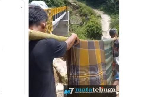 Viral Jembatan Rusak, Warga Terpaksa Tandu IRT Melahirkan Pakai Kain