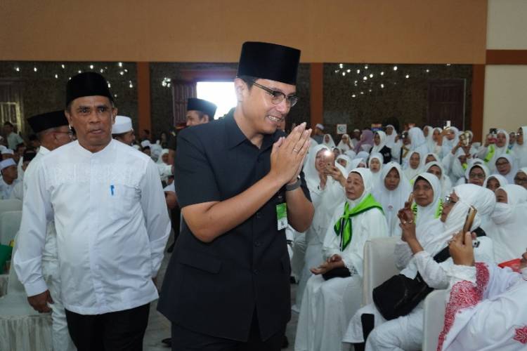 Tepung Tawari 2.635 Calon Jamaah Haji, Rico Waas Titipkan Pesan Jaga Kesehatan Dan Doakan Kota Medan