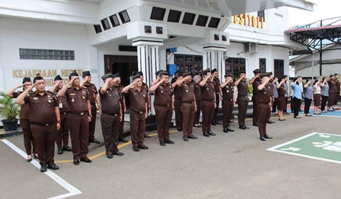 Apel Pagi Hari Pertama Kerja, Parada Situmorang Tekankan Pentingnya Komitmen dan Disiplin Dalam Bekerja