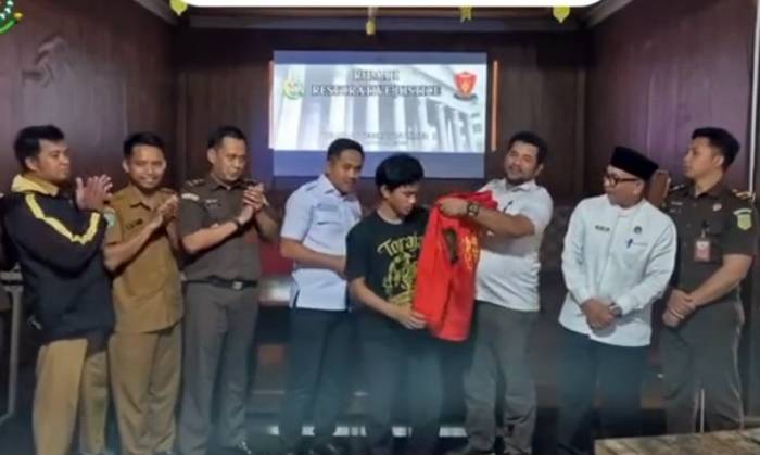 Kajati Sulsel Selesaikan  2 Perkara Pencurian dengan Keadilan Restoratif