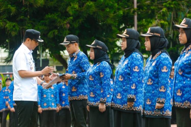 Serahkan SK Pengangkatan 529 CPNS Pemko Medan, Rico Waas: Jaga Diri Tetap Tidak Ternoda Permasalahan