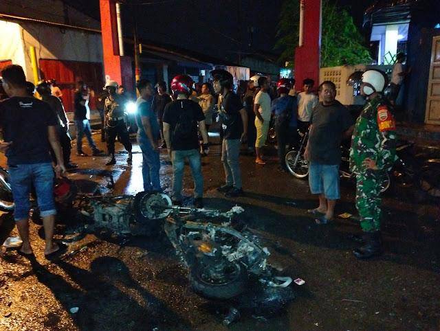 Gerebek Sarang Narkoba di Belawan, 2 Motor Polisi Dibakar