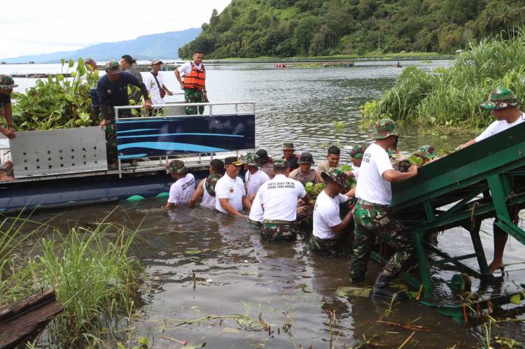 Dorong Simalungun Save Tourism: Kapolres Simalungun Hadiri Gerakan Bersih Danau Toba Bersama Forkopimda,