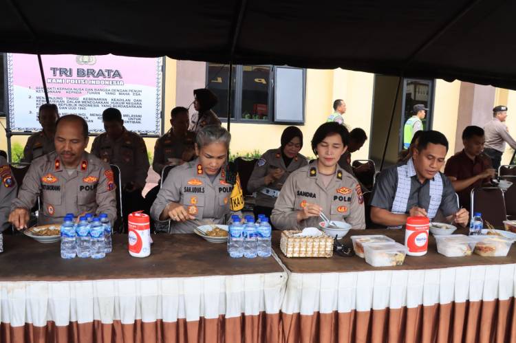 Usai Apel,  Pimpinan Polres Pematangsiantar Melaksanakan Halal Bihalal