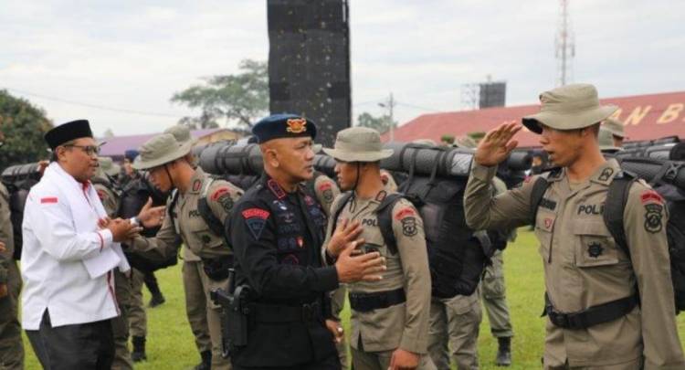 Dansat Brimob Berangkatkan Pejuang Spesialis: Langkah Pagi Menuju Tugas yang Lebih Tinggi