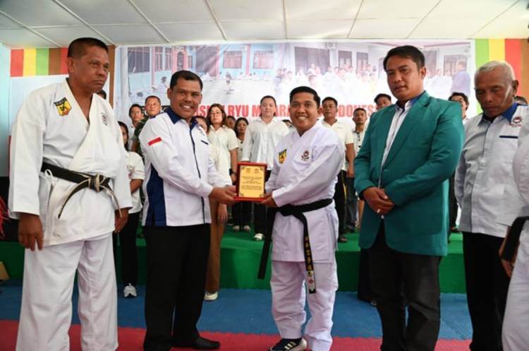 Dianugerahi Sabuk Hitam Dan II Karate-Do, Wali Kota Syukri Siap Mendukung Segala Kegiatan Olahraga di Sibolga