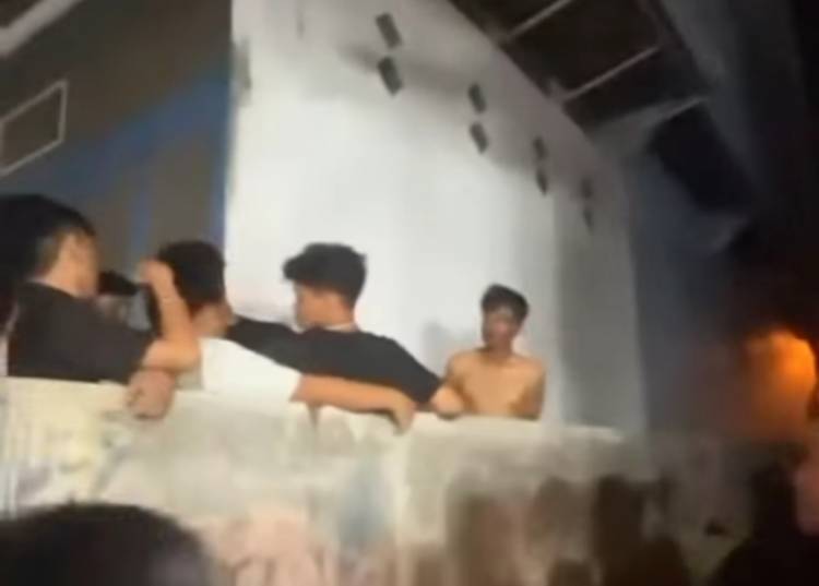 Coba Bunuh Ibu, Anak Kandung Dimassa Warga Denai