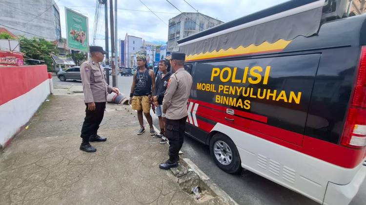 Sat Binmas Polres Pematangsiantar  Sampaikan Pesan Kamtibmas kepada Masyarakat di Jalan Merdeka