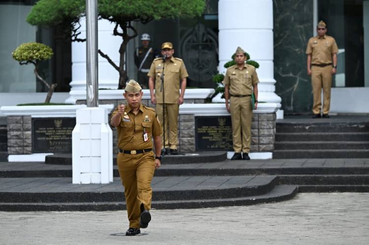 Gubernur Bobby Nasution akan Beri Sanksi yang Tidak Hadir
