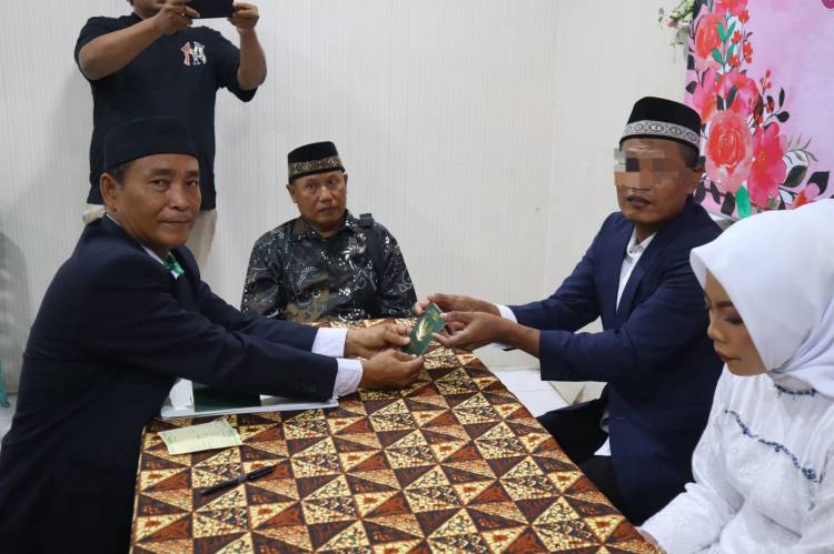 Polres Pematangsianțar Fasilitasi Tahanan Narkoba Melangsungkan Prosesi Akad Nikah