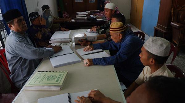 Selama Ramadhan, Penyandang Tunanetra di Medan Ikuti Tadarusan di Kantor Pertuni