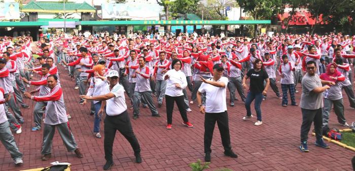 Wali Kota Senam Bersama Buruh Peringati May Day
