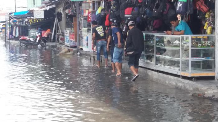 Air Pasang Rob Tergenang, Pedagang Resah