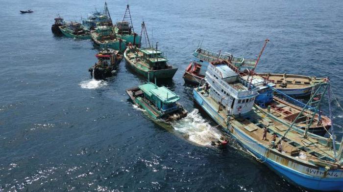 Asal Vietnam, 13 Kapal Ikan Ilegal Dimusnakan