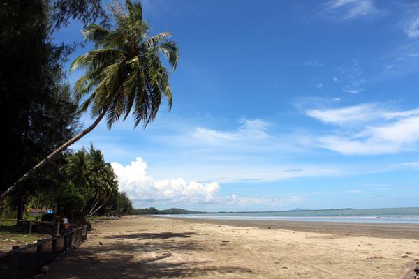 Wisata Pantai Barat Natal Belum Dikelola Maksimal