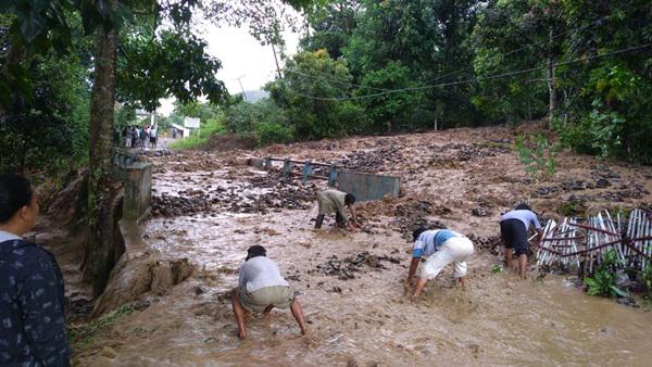 Seorang Warga Hilang dan Empat Rumah Rusak Diterjang Banjir Bandang di Samosir