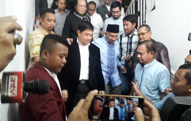 11 Jam Diperiksa, Amien Rais Dicecar 37 Pertanyaan