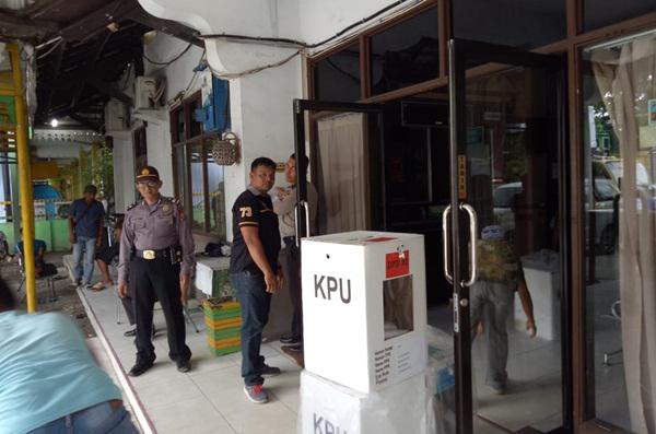 Polsek Medan Baru Kawal Hasil Penghitungan Suara PPK Medan Petisah
