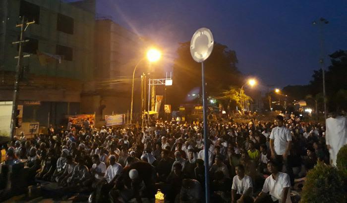 Ribuan Massa Demo di Depan Bawaslu Sumut, Membubarkan diri dengan Tertib