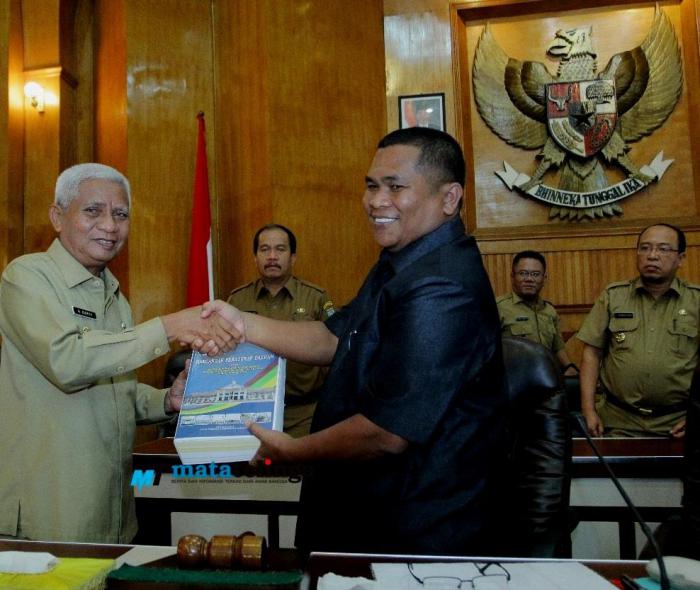 Plt.Bupati Asahan Sampaikan Nota Ranperda Pertanggung Jawaban Pelaksanaan APBD