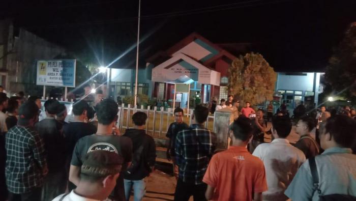 Warga Masyarakat Kisaran Geruduk kantor PT.PLN ULP Kisaran