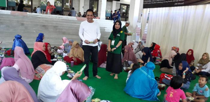  Berbuka Puasa di Masjid Agung Medan Membludak dan Penuh Religius