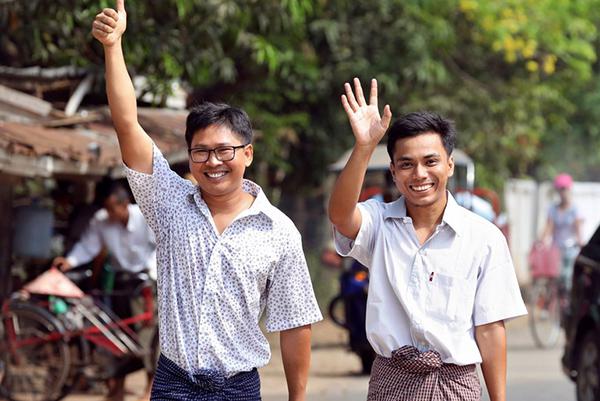 500 hari di balik jeruji besi, Dua Jurnalis Menghirup Udara Segar