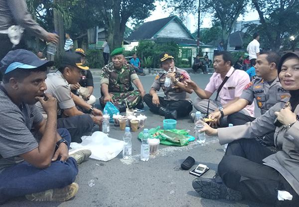 Meski Sibuk Pengamanan Aksi, Polsek Adakan Buka Puasa Bersama