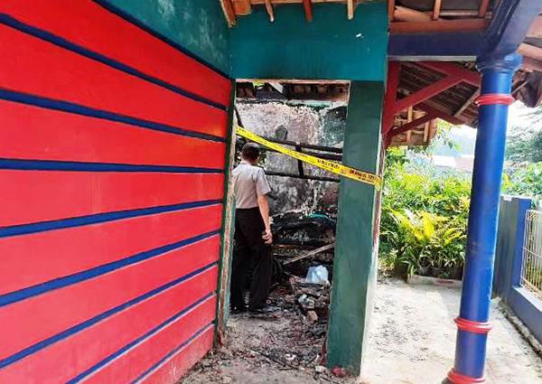Marah Pada Saudara Kandung, Membakar Hidup Hidup Ibu Kandungnya