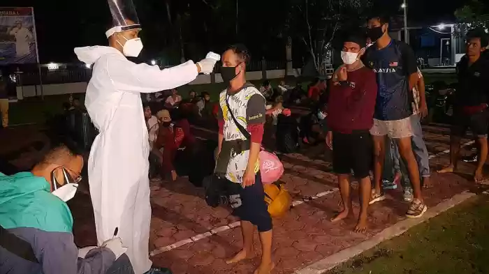Petugas AL mengamankan lagi Ratusan TKI Ilegal Masuk ke Sumut