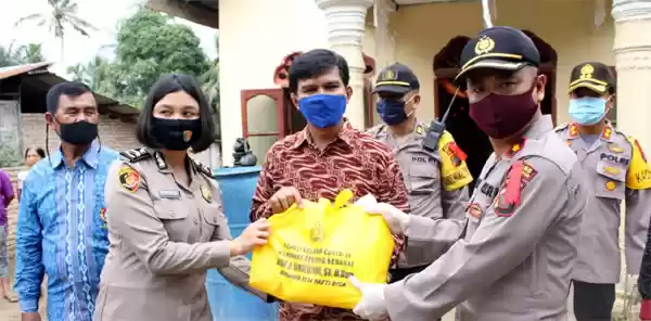 Pengurus Gereja Pentakosta Indonesia Sergai Apresiasi Kapolres Bagikan Sembako dan Masker