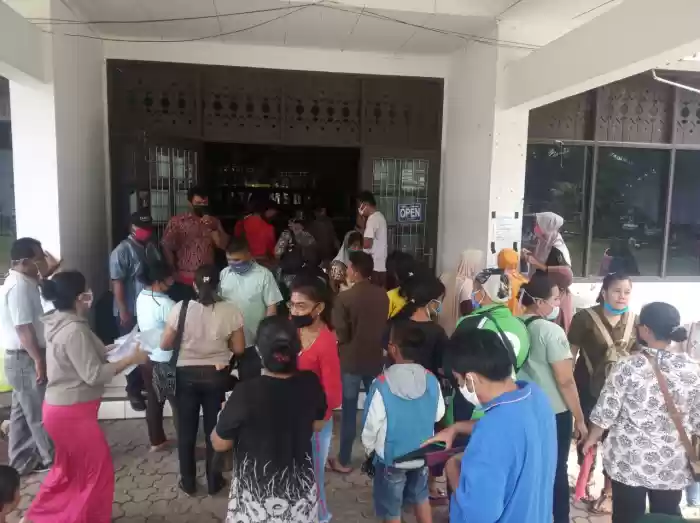 Minta Penjelasan Data BLT, Puluhan Warga Datangi Kantor Dinsos Medan