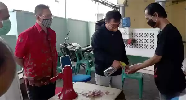 Gemabudhi Sumut, Hikmahbudhi dan TMP Kota Medan Bagikan Sembako Di Jalan Malaka