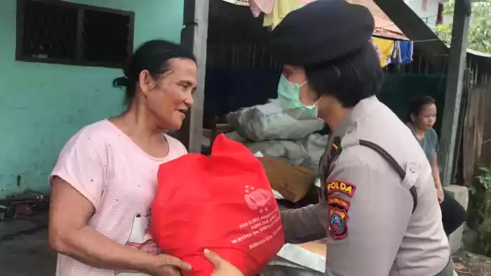 Poldasu Meringankan Beban Masyarakat Sumut dengan Berikan Sembako