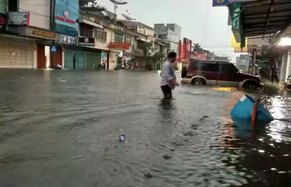 Warga Aceh Bukan Waspada Virus Corona Saja, Tetapi Banjir Landa Banda Aceh Harus Waspada Juga