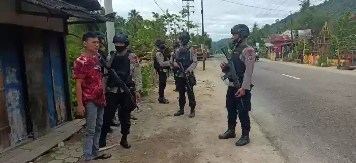 Pascabentrok Antar 2 Kampung di Tapsel, Brimob Lakukan Pengamanan
