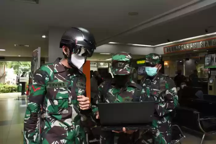 Inovasi Teknologi Cegah COVID-19, TNI AD Gunakan Helmet Thermal KC Wearable